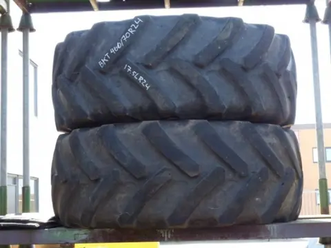R24 BKT 460/70R24