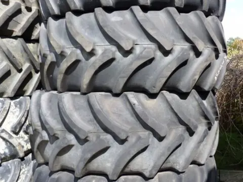 R38 Firestone 710/70/38