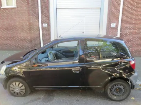 Toyota Yaris P1 1.0 2002 Onderdelen en Plaatwerk kleur 209