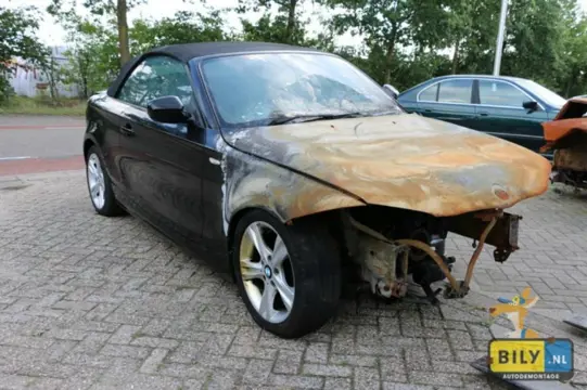 BMW E88 118d '10 cabrio schwarz brandschade bily enter