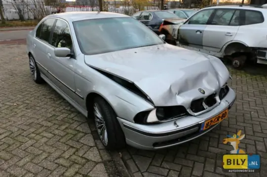 BILY BMW E39 525TDS Sedan uit 1997 met schade aan voorzijde