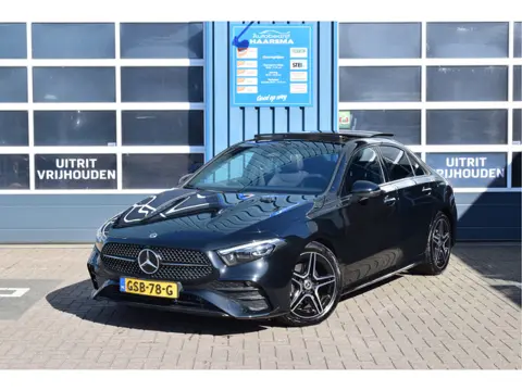 Mercedes-Benz A-Klasse 180 AMG Line Night-pakket Panoramadak Automaat