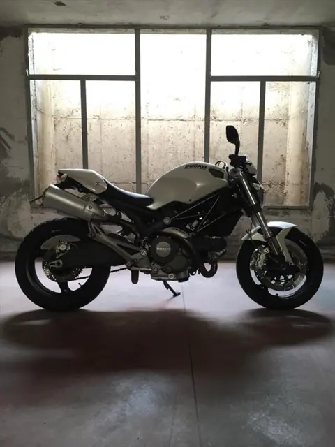Ducati MONSTER 696 Plus