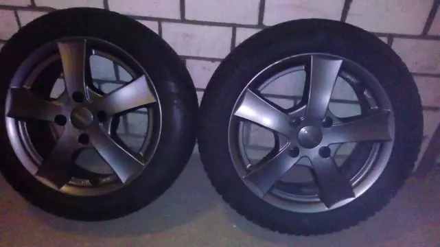 Set Lichtmetalen velgen en banden 185/55/R15 zgn