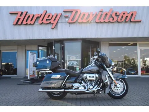 Harley-Davidson FLHTCUSE CVO (bj 2010)