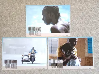 UN   HOMME   QUI   CRIE     lobbycard set.