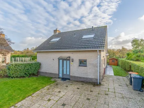 Modern ingerichte vakantiewoning met een riante omheinde tuin