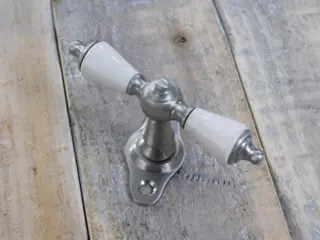 Raamsluiting, nikkel mat