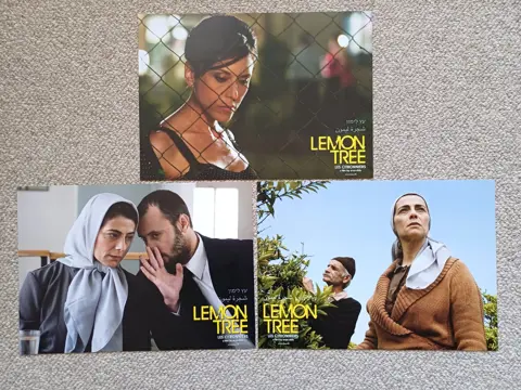 LEMON TREE lobbycard set.