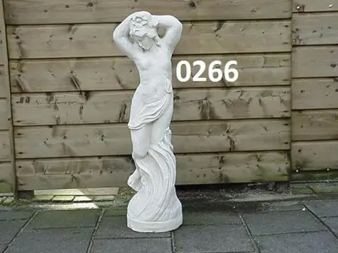 Vrouwen beelden. zie foto`s.