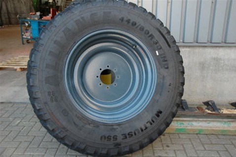 Kubota banden (demo) t.b.v. Kubota M6060