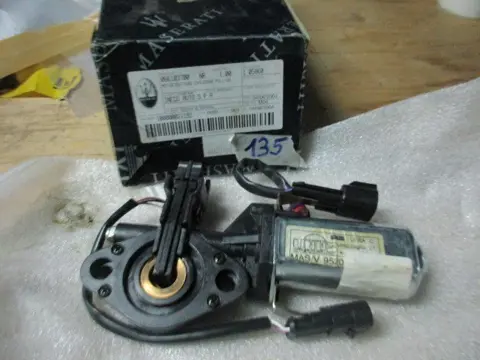 R.h pull down motor for Maserati 4200