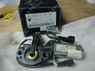 R.h pull down motor for Maserati 4200