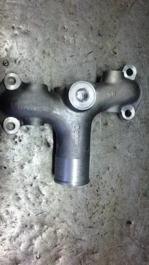 Junction pipe to water outlet manifolds for Ferrari F40
