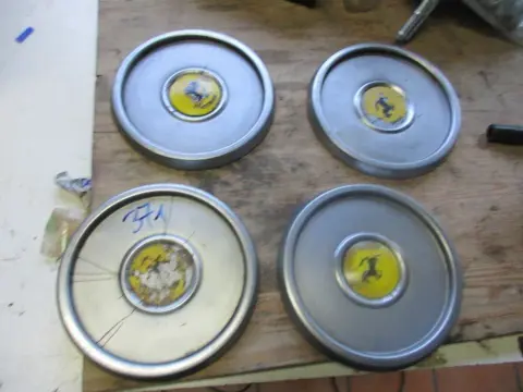 Wheel caps Ferrari Dino 208 GT4 and 308 GT4