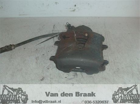 Volkwagen Golf 1.4 16V 2003-2008 Remklauw rechts voor