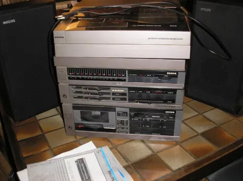 Stereo toren met platenspeler , erres - 2 boxen