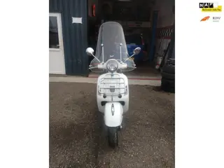 Vespa Scooter GTS 300 i.e. Super Met bijzonder weinig Kilometers