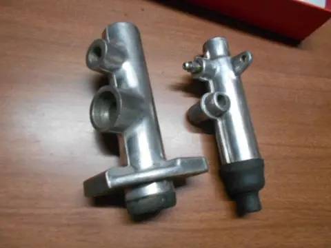 Clutch pumps for Bizzarrini