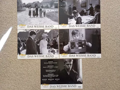 DAS WEISSE BAND lobbycard set.