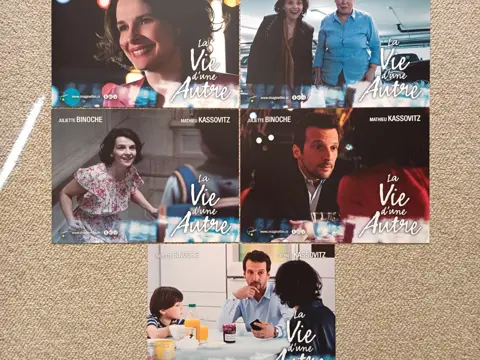 LA   VIE   D ' UNE   AUTRE      lobbycard set.