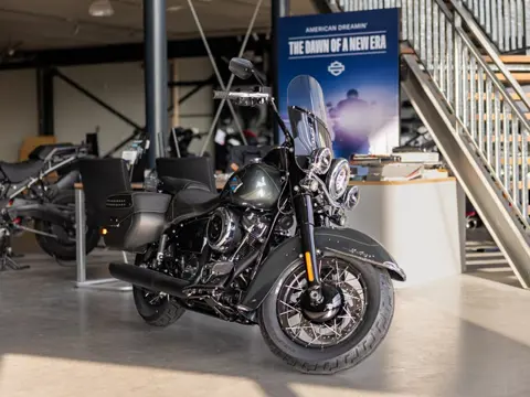 Harley-Davidson FLHC Heritage Classic Solid Colour