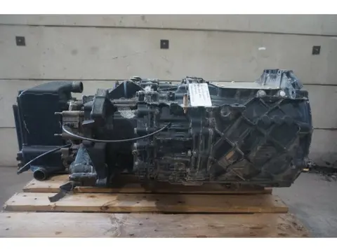 ZF 12AS2131DD+INT 81.32003-6883 (bj 2005)