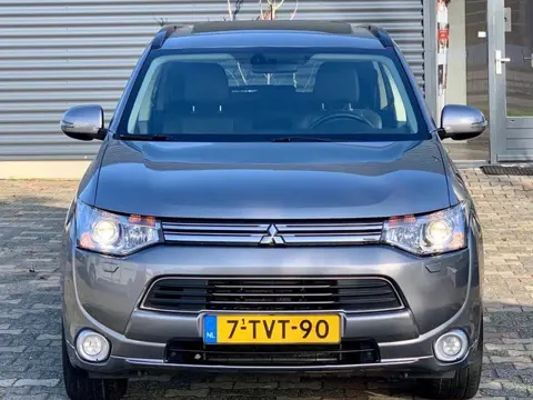 Mitsubishi OUTLANDER 2.0 PHEV INSTYLE+  PANORAMADAK 4x4 DVD