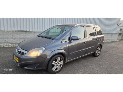 Opel Zafira 1.8 Cosmo LEES TEKST AUB !!!!!
