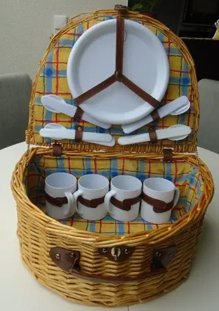 PICKNICKMAND 4 PERSOONS GROOT HALF ROND LICHT 5 NIEUW