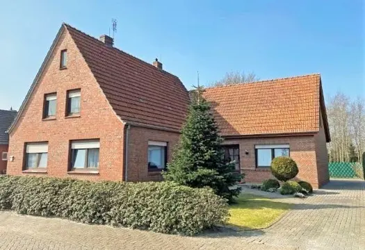 Groot vrijstaand woonhuis voor dubbele bewoning