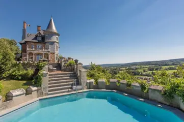 Kasteel voor 22 p met zwembad op de vestingmuur