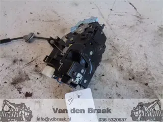 Volkswagen Touran 2006-2010 Deurslot rechts achter