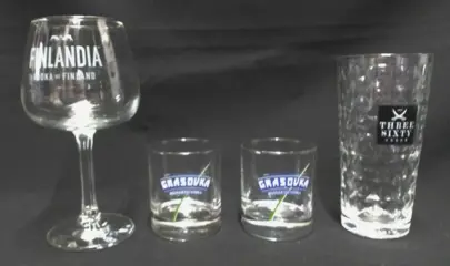 4 wodkaglazen met merkopdruk, 3 verschillende merken, NIEUW