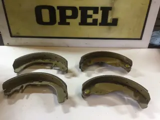 Remschoenen set Opel Ascona C 1605478