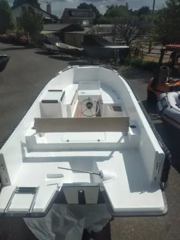 New Age 5.10m Tender in de Kleur steen grijs.