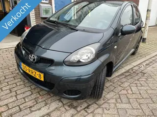 Toyota Aygo NETTE AYGO NAVI&AIRCO&APK&LEERBEK...