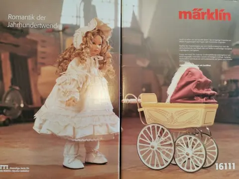 Märklin - 16111 - Pop Bambola Heidi Ott con passeggino -
