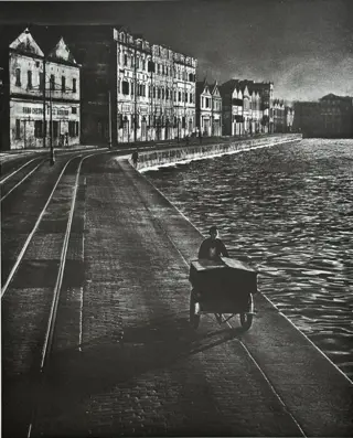 Fan Ho (1931-2016) - As Evening Hurries By, Hong Kong 1955