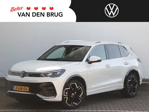 Volkswagen Tiguan 1.5 eTSI R-Line Business | Trekhaak | Camera | Keyless | Stoel- en stuurverwarming