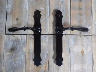 Deurbeslag, 2 grepen,en schilden