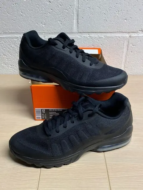 Nike - Nike Air Max Invigor triple Black P46 - Sneakers -