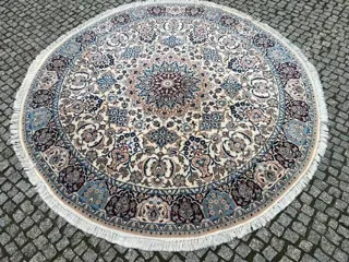 Nain with silk - Tapijt - 226 cm - 225 cm