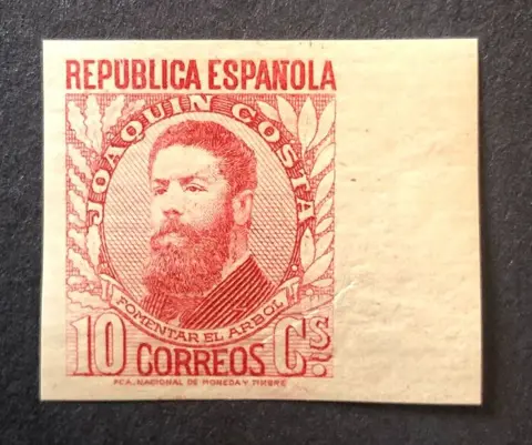 Spanje 1932 - Joaquín Costa. 10 céntimos pink. Stamp with colour change. Imperforated. Sheet margin - Edifil 664ccbs