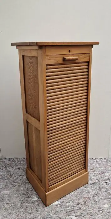 Roller shutter and/or filing cabinet