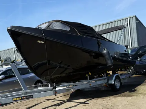 Alexia 730 40 PK SUZUKI (BTW) NIEUWSTAAT INCLUSIEF TRAILER