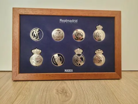 Schilden Real Madrid Wit goud. Volledige collectie