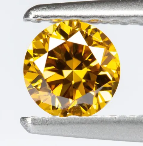 Diamant - 0.32 ct - Natural Fancy Vivid Yellow-Orange - SI2