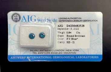 2 pcs Diamant - 0.84 ct - Briljant - Vivid Blue - SI3-I1