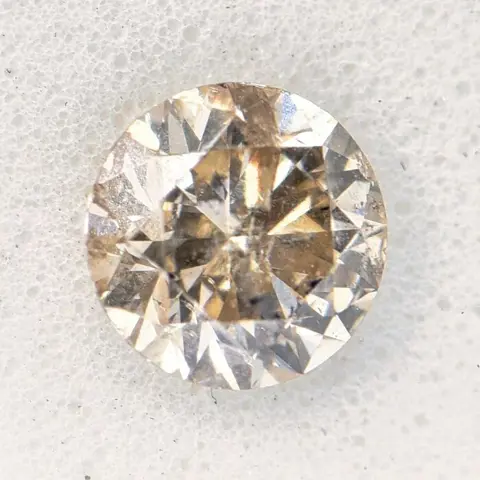 1 pcs Diamant - 0.65 ct - Rond - Light Grayish Brown -